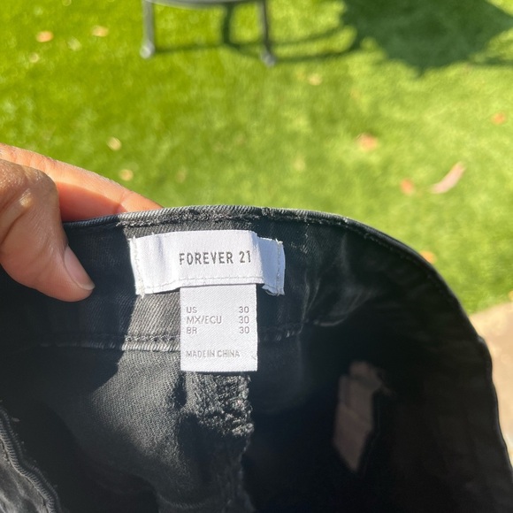 Women’s Black Daisy Dukes by Forever 21 size 30 - Picture 4 of 4